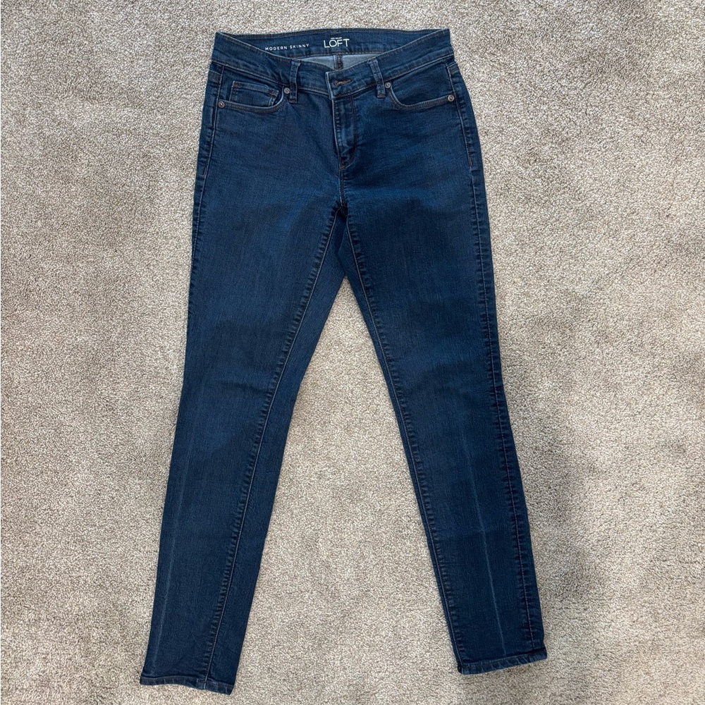 Loft modern skinny jeans. Size 26. Dark wash.